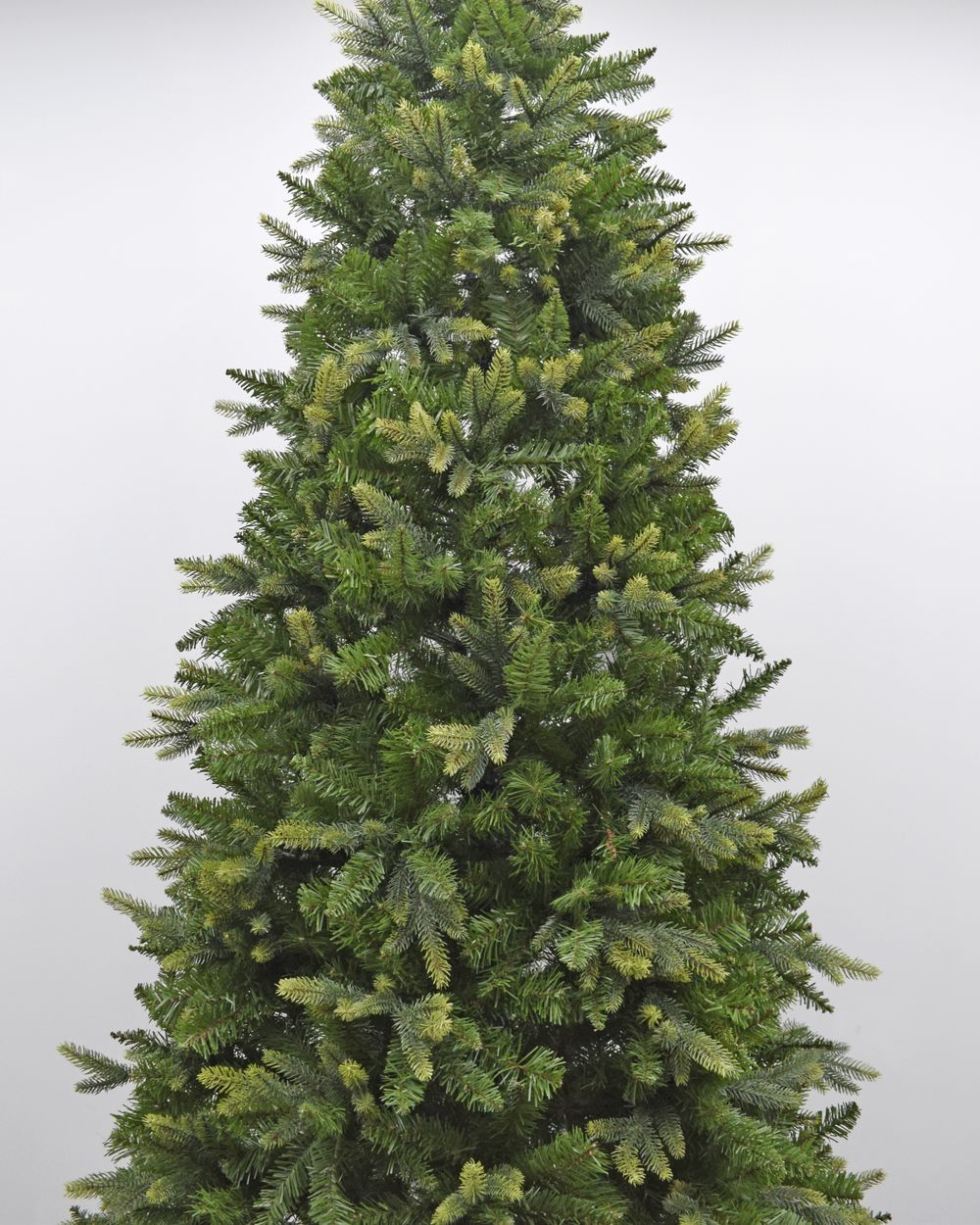 7.5ft Minnesota Pine Artificial Christmas Tree - Ideal for Festive Cheer