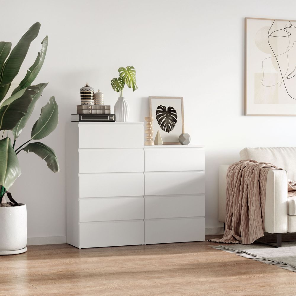 4-Drawer White Chest of Drawers, Elegant Storage Solution for Bedroom or Living Room