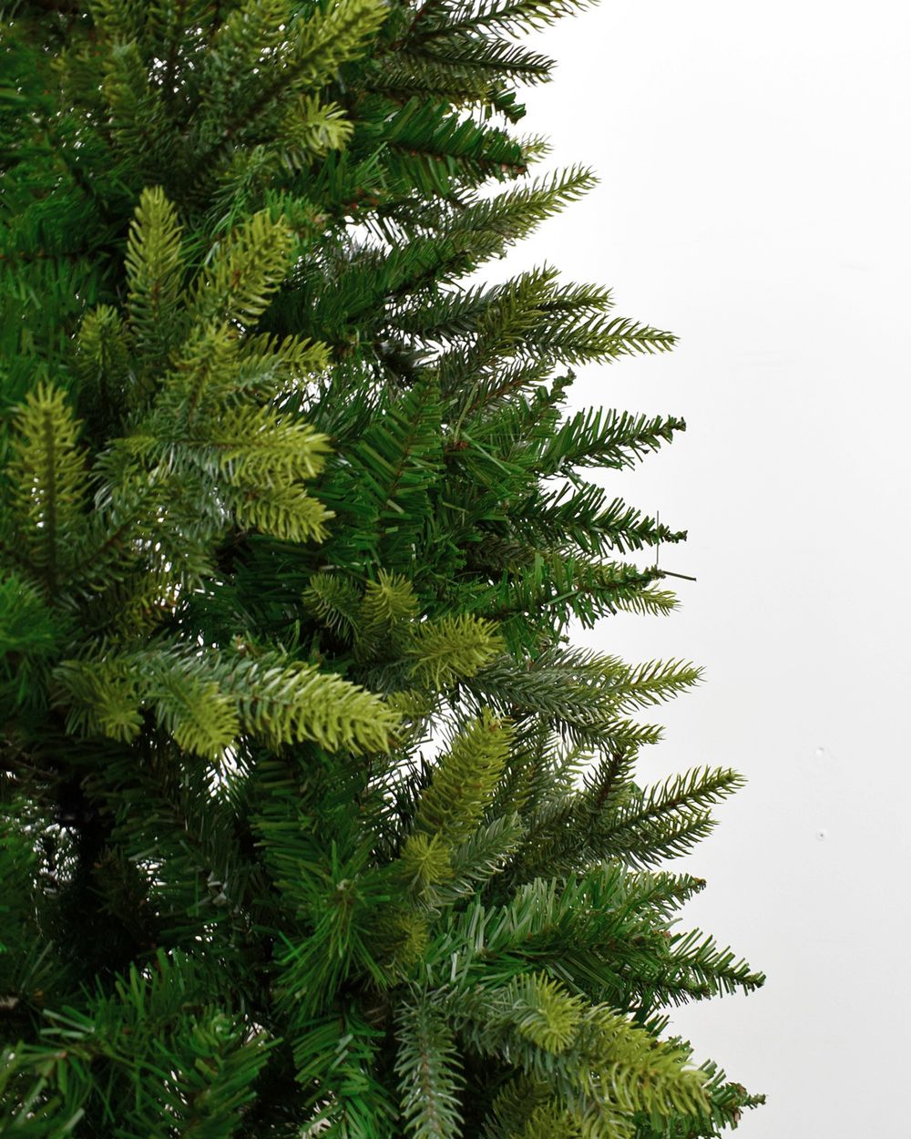 7.5ft Minnesota Pine Artificial Christmas Tree - Ideal for Festive Cheer
